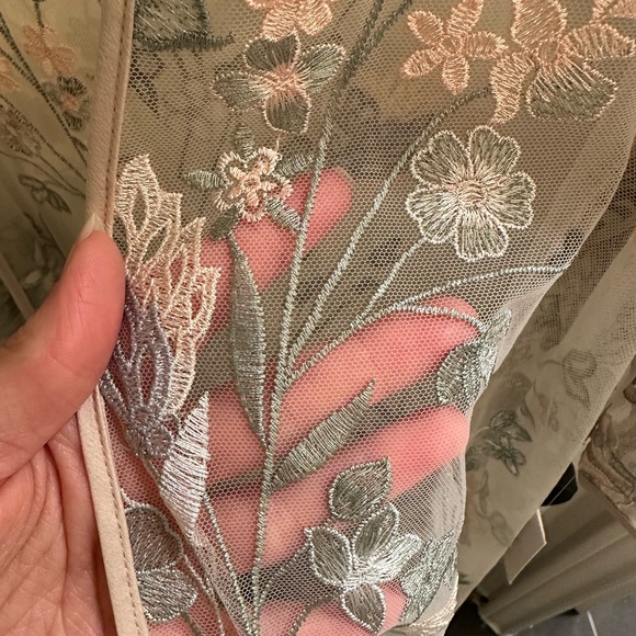 Beautiful sheer floral embroidered robe. NWT from Anthropologie. - Picture 4 of 5